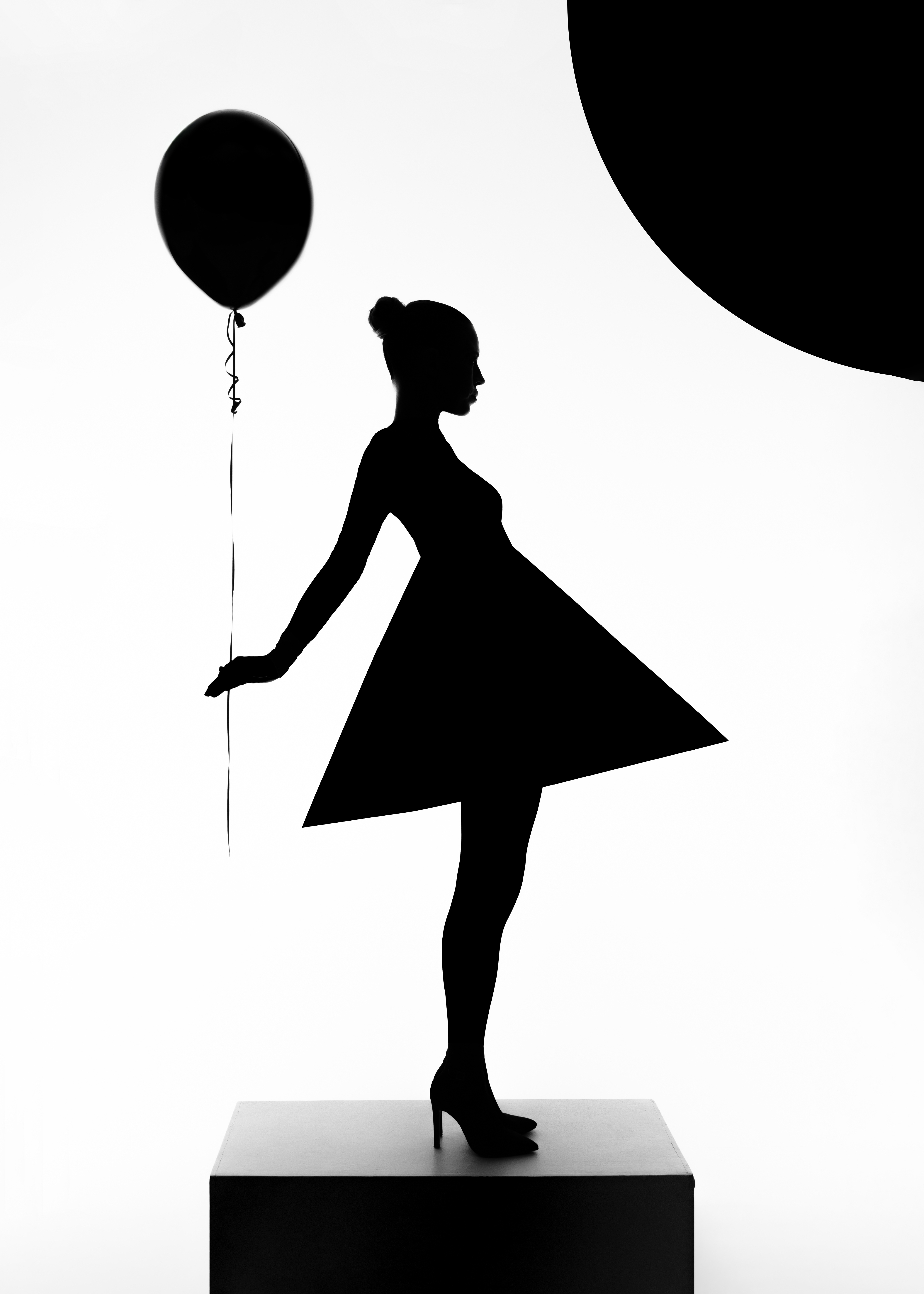 Девушка с шариком