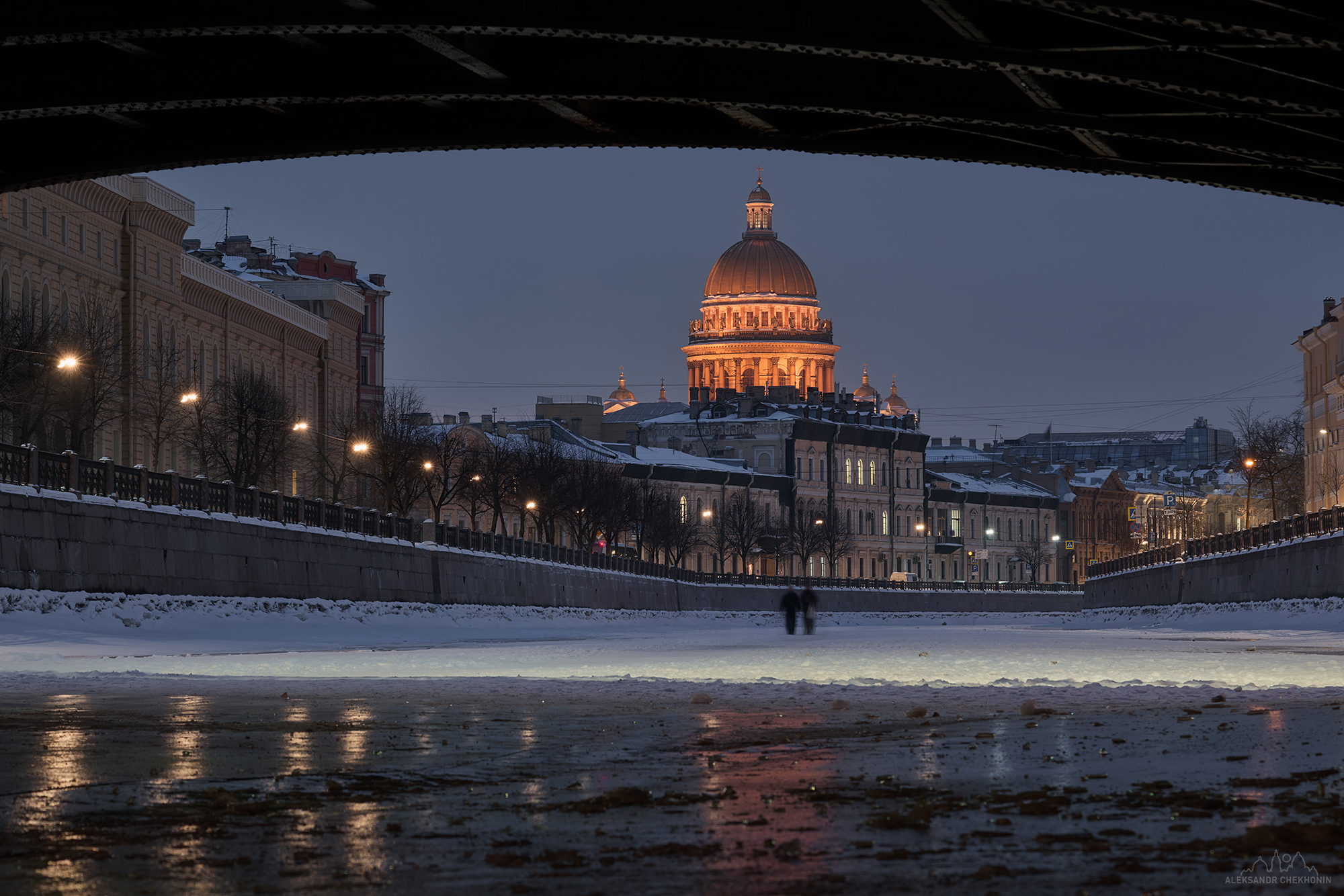 Под Поцелуевым мостом