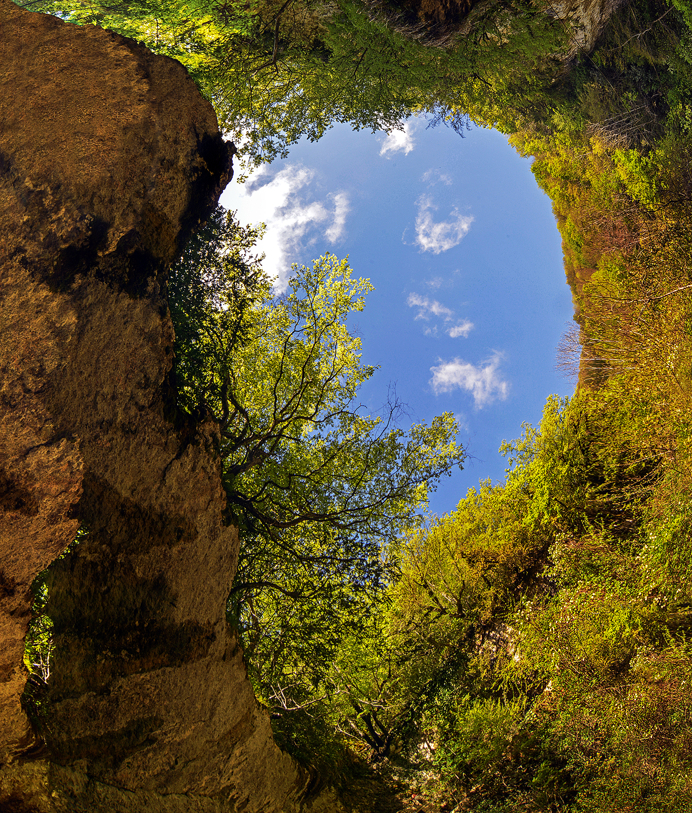 УЩЕЛЬЕ В АБХАЗИИ